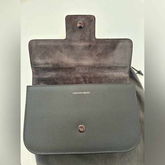 Alexander McQueen insignia purse - Picture 5 of 14